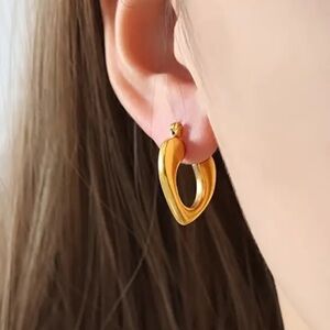 Delicate Vintage-Inspired Heart Shaped Stainless Steel 18K Plated Hoop Earrings